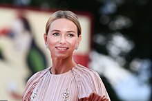 Жемчужина вечера: Наоми Уоттс в платье Prada на Венецианском кинофестивале