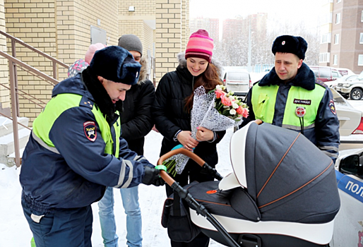 Подмосковные сотрудники ДПС помогли роженице оперативно добраться до роддома