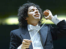 Дирижер Густаво Дудамель уйдет из Парижской оперы, чтобы проводить больше времени с семьей