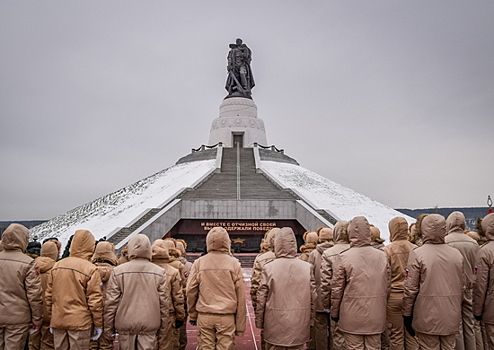Почетный караул юнармейцев организован на Мемориале  Воину-Освободителю в Кузбассе