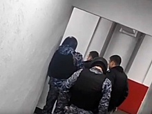 В деревне под Зеленоградом мужчина устроил стрельбу с балкона 20-го этажа