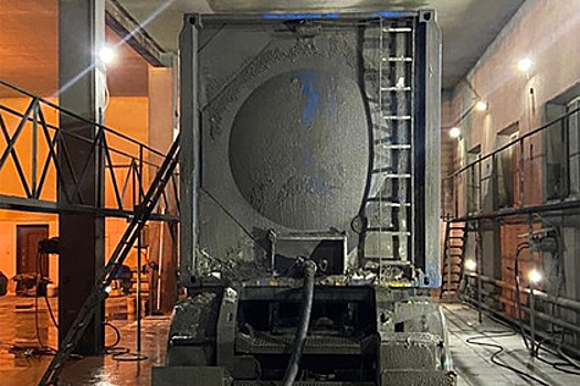 Двое российских автомойщиков залезли в автоцистерну и умерли