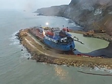 Откачка мазута с севшего на мель танкера займет четыре дня
