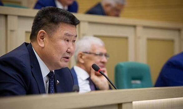 Коммуниста Вячеслава Мархаева лишили статуса сенатора