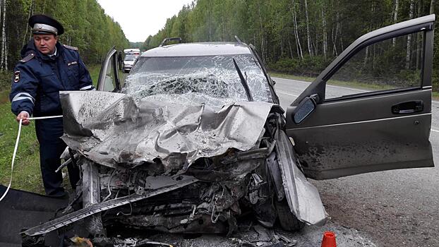 На Среднем Урале автоледи устроила ДТП во время обгона на запрещённом участке дороги