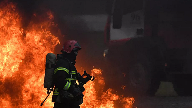 В Санкт-Петербурге вспыхнул сильный пожар в здании