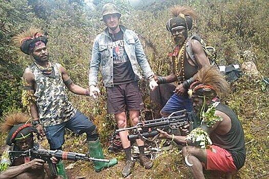 Раскрыты подробности о взятии в плен пилота коренными жителями Индонезии