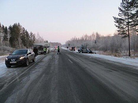 Иномарка влетела в бензовоз на трассе Оренбург — Орск, есть жертвы