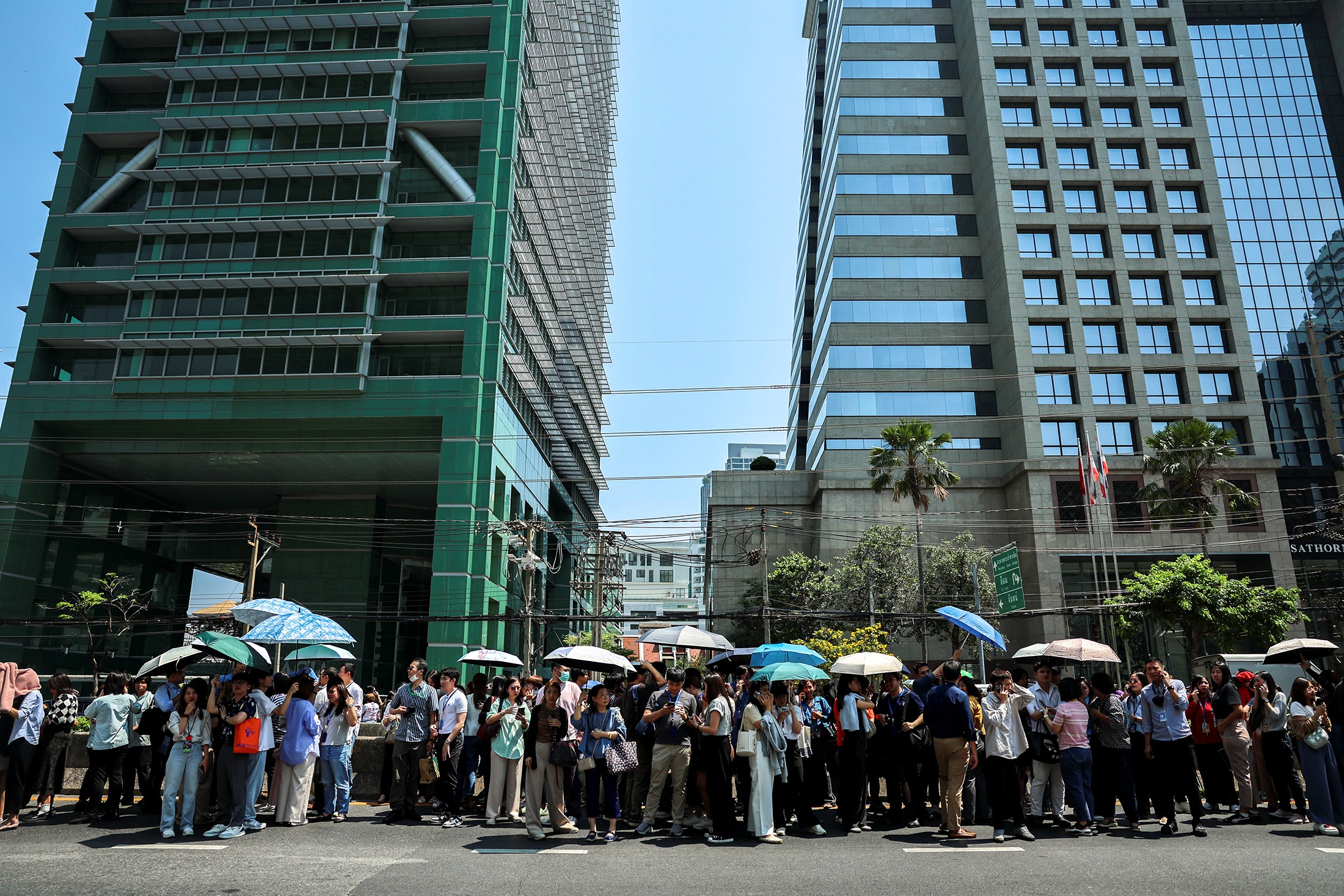 Число жертв землетрясения в Бангкоке возросло до 13 человек