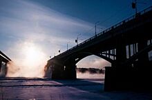 Три авто столкнулись и создали пробку на Коммунальном мосту в Новосибирске