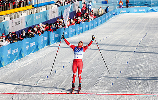 Лыжник Большунов принес сборной России первую золотую медаль на Олимпиаде в Пекине