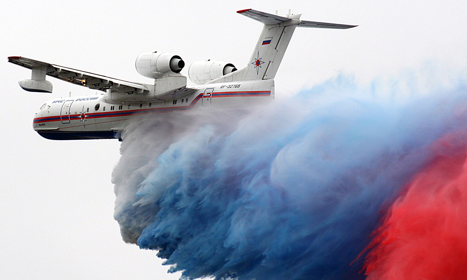 Самолетом 1998 года признали российский Бе-200 «Альтаир», который в основном используется для тушения лесных пожаров.