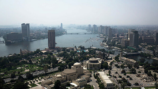 Вертолет ВС Египта упал в пригороде Каира