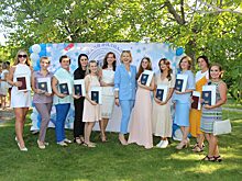 Выпускникам Анапского филиала МПГУ вручили дипломы на аллее роз