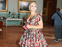 Красота по-русски: Ирина Пегова в кокошнике показала большую грудь