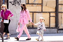 Образ дня: Ирина Шейк прогулялась по Нью-Йорку в костюме цвета сахарной ваты
