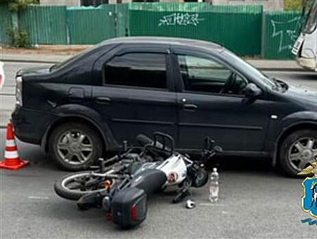 Водитель мопеда угодил под Renault Logan в Самаре