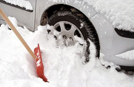 Застрял в снегу: можно ли раскачивать авто с АКПП?