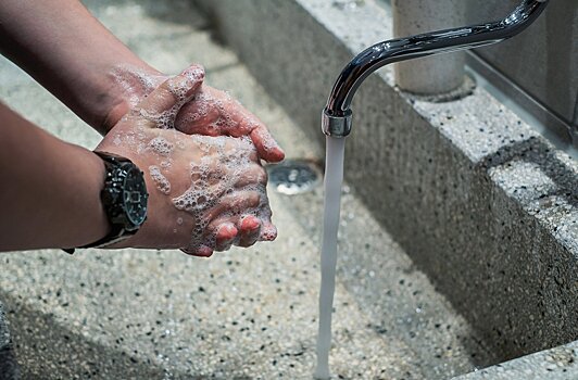 В ВОЗ призвали москвичей продолжать тщательно мыть руки и после отмены ограничений