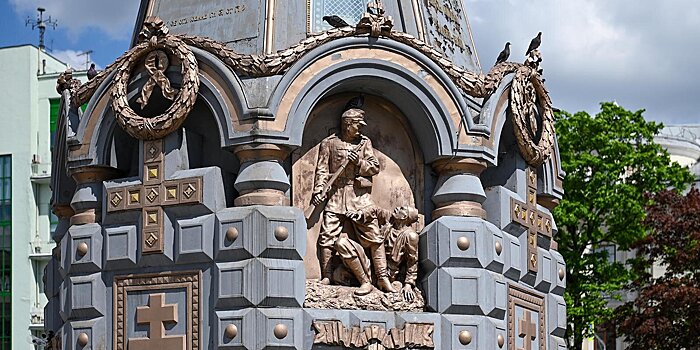 Памятник павшим под Плевной гренадерам на площади Ильинские Ворота отреставрируют