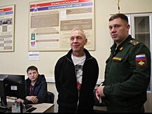 Музыкант Александр Скляр посетил Единый пункт отбора на военную службу в Москве