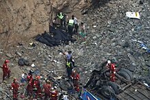 В Перу при падении автобуса в пропасть погибли 35