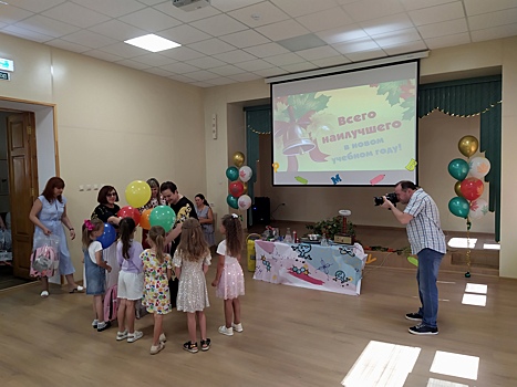 В Курской области будущие первоклассники из семей участников СВО получили портфели