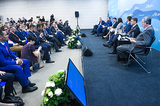 В первый день ВЭФ подписано 5 крупных соглашений на 400 млрд рублей