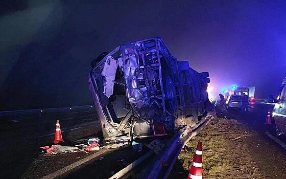 Попавший в ДТП под Тулой автобус вёз туристов из Рязани