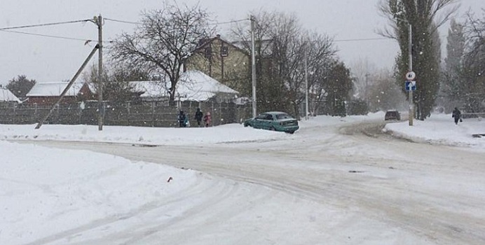 Умерла за рулем: в Волгодонске легковушка врезалась в опору ЛЭП
