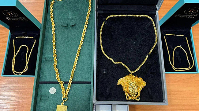 Россиянина с люксовыми украшениями удалось задержать таможенникам Москвы