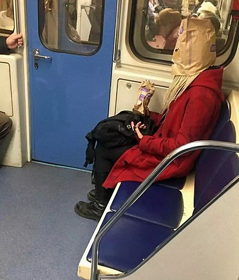 Тот момент, когда не хочешь ни с кем знакомиться в общественном транспорте.