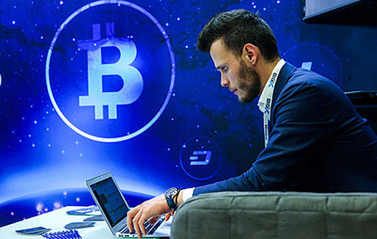 Биткойн снизился более чем на 17%