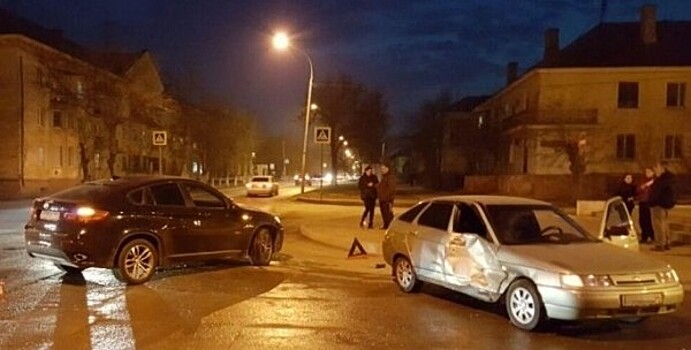 Три человека пострадали в ДТП с BMW проехавшим на "красный"