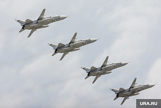 Авиаполк записал для челябинцев поздравление с Днем Победы на фоне истребителя