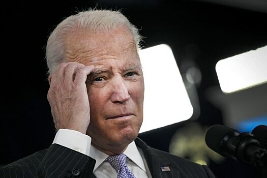 Почему "омикрон"-вариант может стать "черной меткой" для правления Байдена