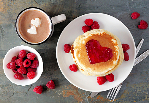 5 вариантов романтических завтраков для влюбленных
