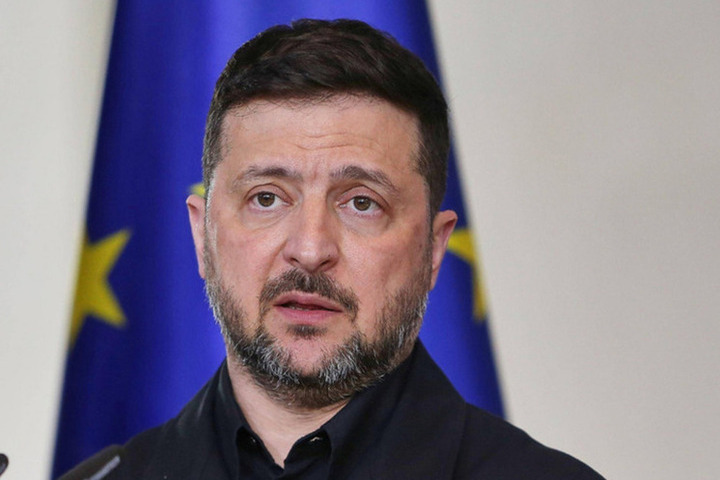 Разрешил сакуре цвести: указ Зеленского накануне 9 мая вызвал приступ смеха на Западе