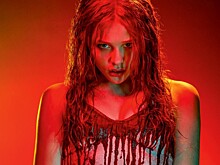 Хлоя Грэйс Морец на новом постере хоррора "Суспирия"