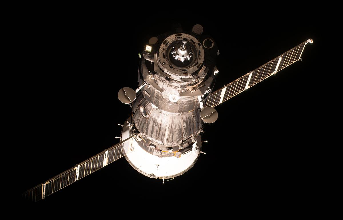 В «Роскосмосе» назвали возможную причину утечки на корабле «Союз МС-22»