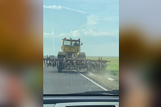 В Амурской области сельхозтехника повредила участок дороги, который отремонтировали две недели назад