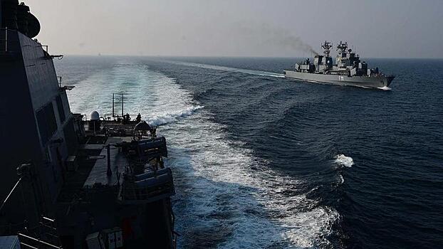 Корабли ВМС России следят за эсминцем США в Черном море