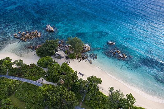 Raffles Seychelles приглашает на захватывающий круиз на катамаране и романтический ужин