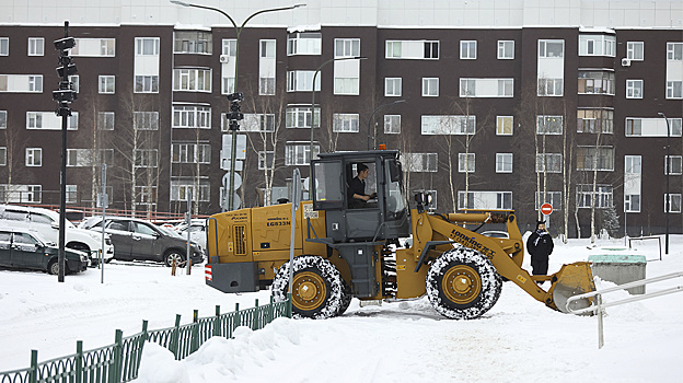 Алексей Титовский оценил работу коммунальщиков Салехарда в праздники