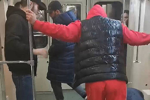 Родственники одного из избивших пассажира метро дагестанцев извинились