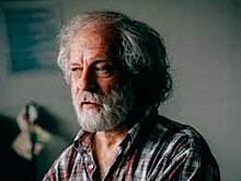 В Челябинской области помогают художнику, рисующему маслом по стеклу, у которого сгорел дом