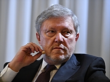 Явлинский ответил на сообщения о своем отъезде из России словами Высоцкого