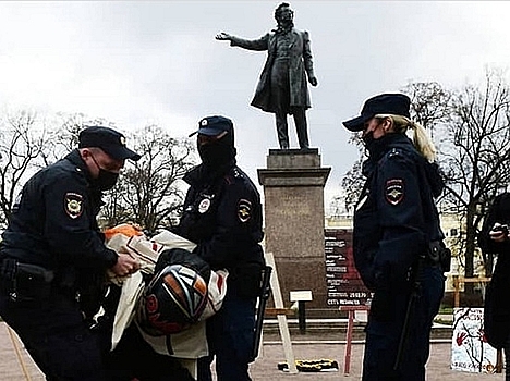Акциониста приговорили к 5 годам за стрельбу на Красной площади