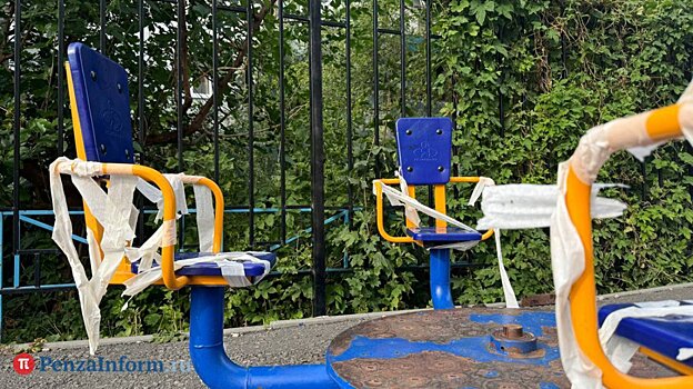 Срезали, погрузили и уехали: с детской площадки исчезла карусель