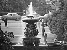 От источника воды до достопримечательности: как менялся Петровский фонтан на Театральной площади